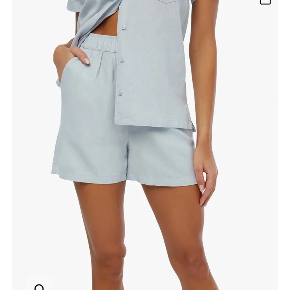 WeWoreWhat Elastic Linen Short - Picture 2 of 3